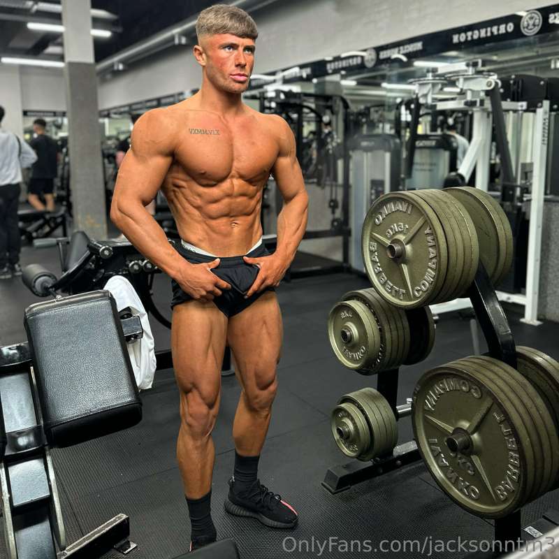 Always gotta be tanned😉https://onlyfans.com/jacksonntm/c3