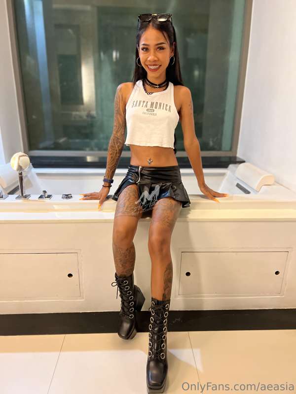 Feeling cute… might ruin your daydreams later 😘