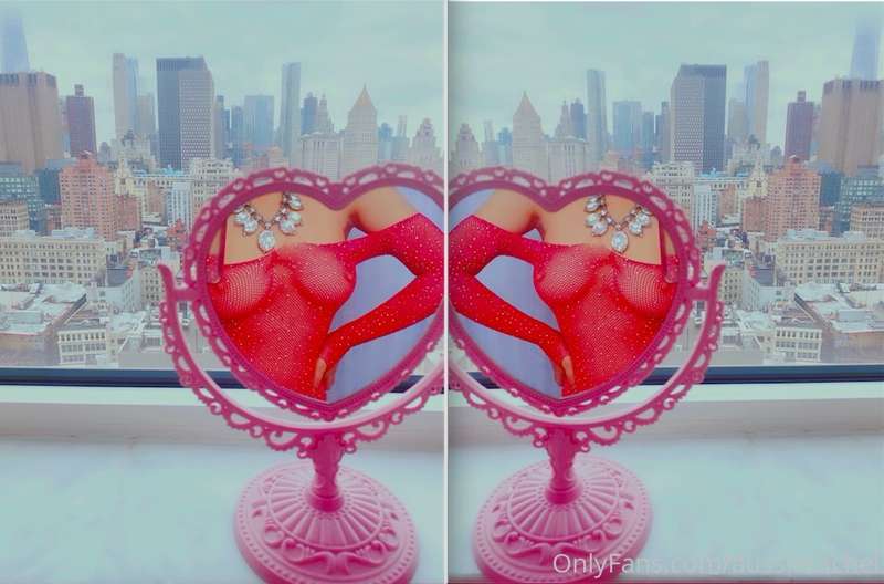 my favorite selfie I have taken - pink heart NYC