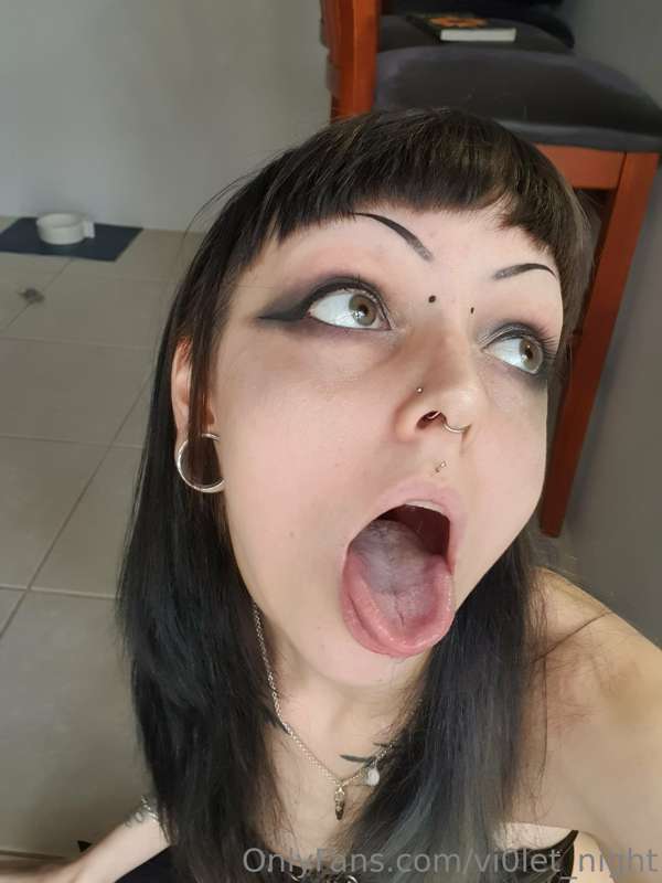 A lil vore and spitting on you 😈