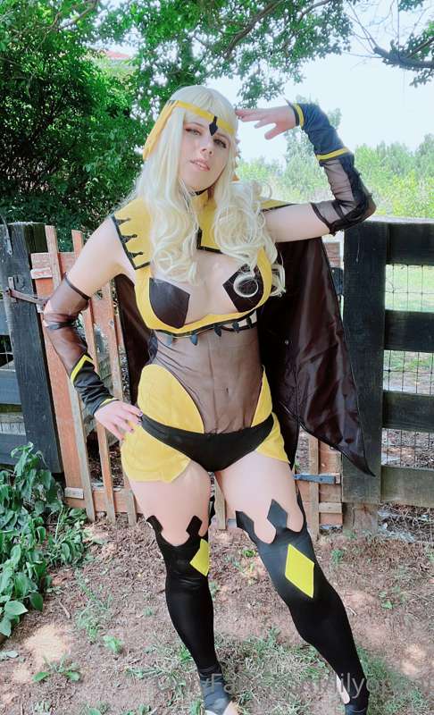 “The chosen heroine arrives! And what is she called, this ma..