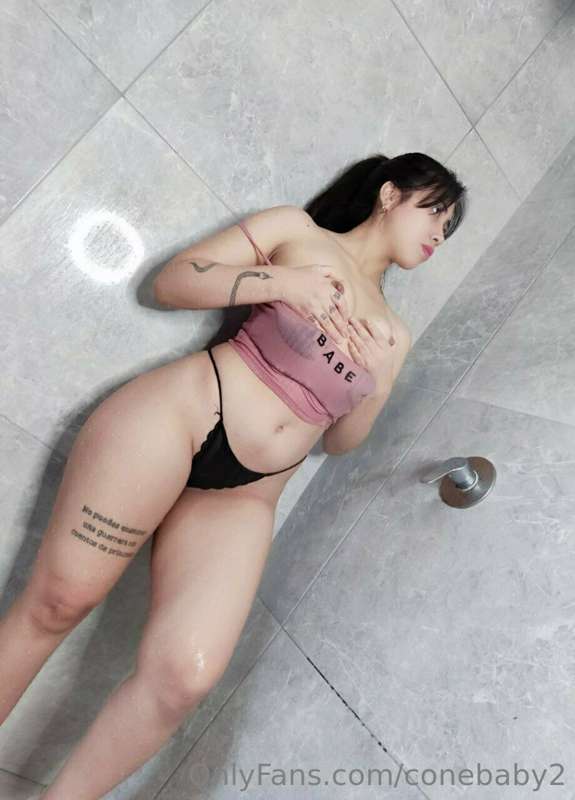 Hay un vídeito aquí en la ducha💦💦💦💦💦😋😋😋😋😋💦🥵🥵🥵🥵😈😈😈 si quieres..