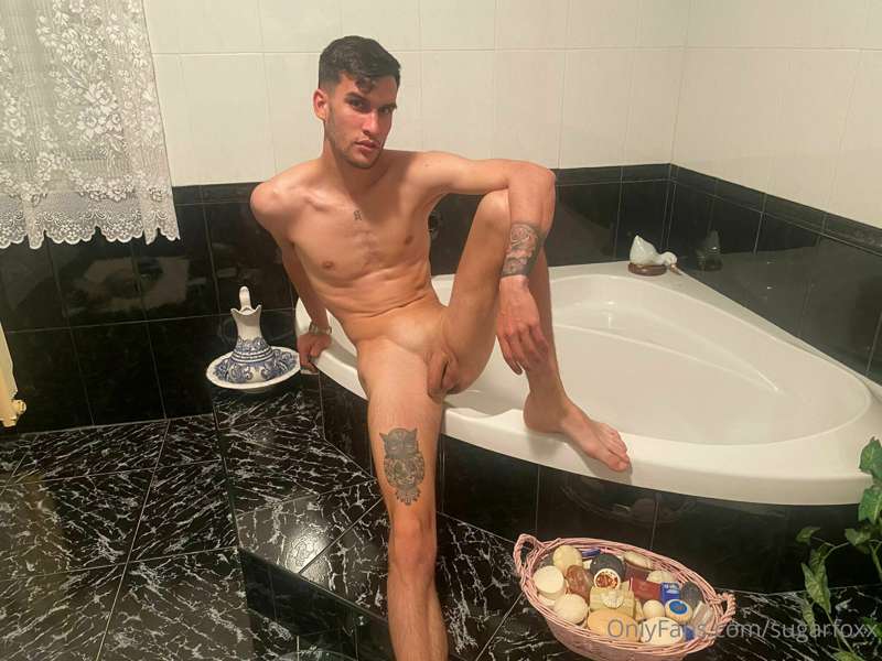 I want to take a horny shower while i fuck a huge ass ,would..