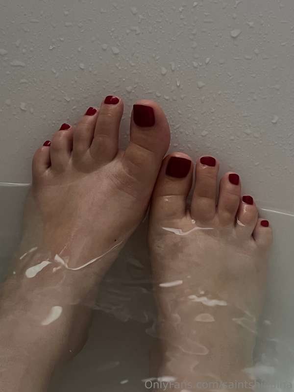 Where’s my foot servant when I’m relaxing in bath tub?🧼
