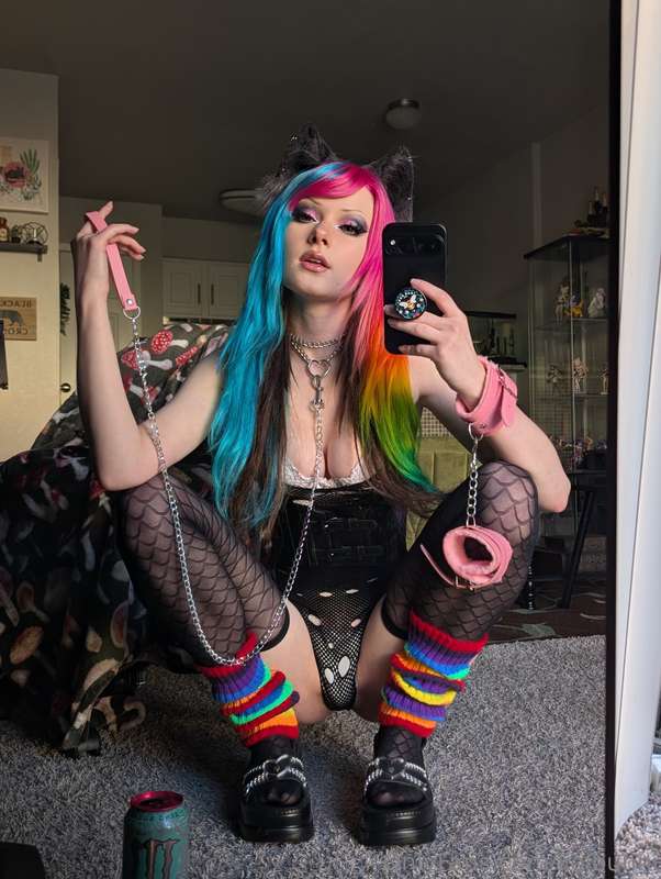She drinks monster energy and says rawr xd