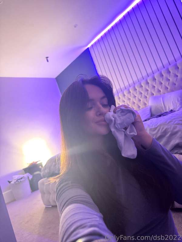 My worn white trainer socks are ready to be posted first thi..