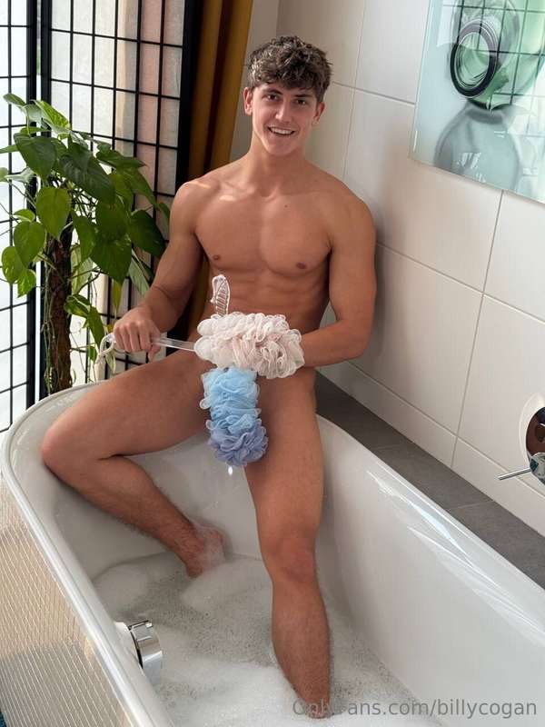 Why not make bath time a little more exciting? 🚿😏