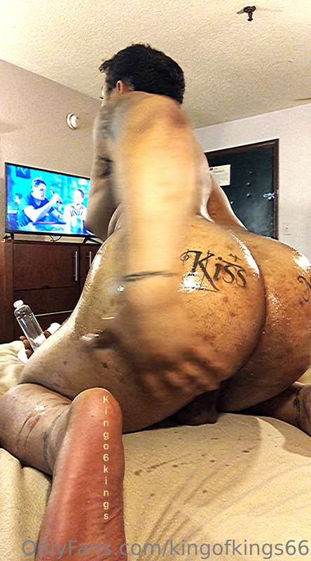 My cuz Deandre said my booty look like 2 burger buns since l..