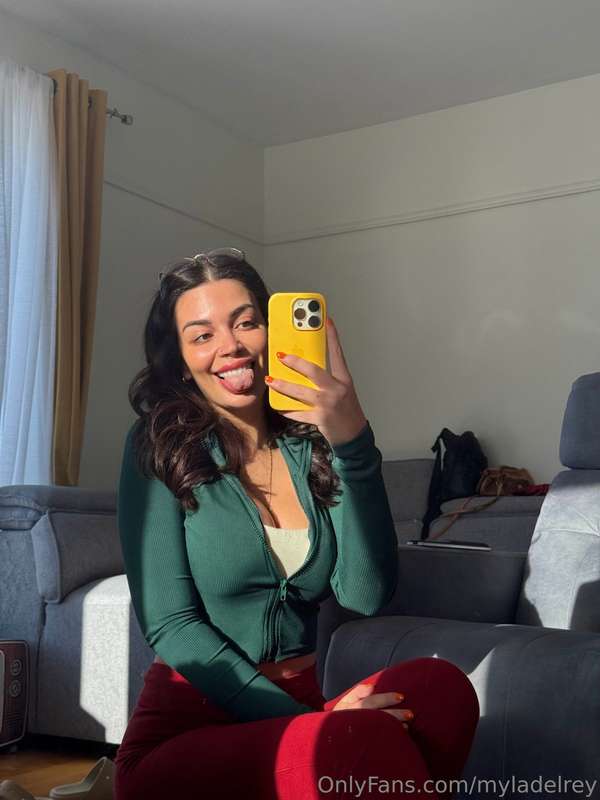 What caught your attention about me? 🥰