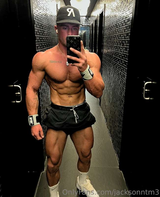 Tanned and ripped, thats what we like😉https://onlyfans.com/j..