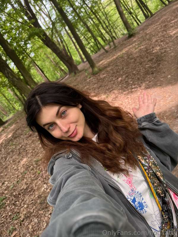 Hey there! 😊 I decided to go on a little forest adventure 🌳 ..