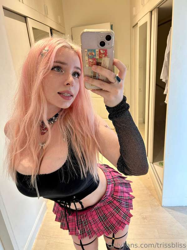 did you know I can be so much alt girl?💕🖤