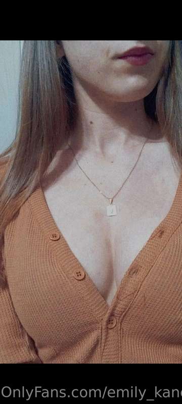 Do you like big tits?😏😈 Do you want to see how I bounce them..