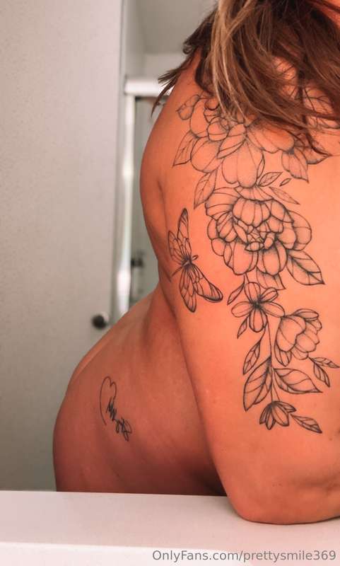 Just a BBW tatted MILF waiting to sit on daddy’s face!