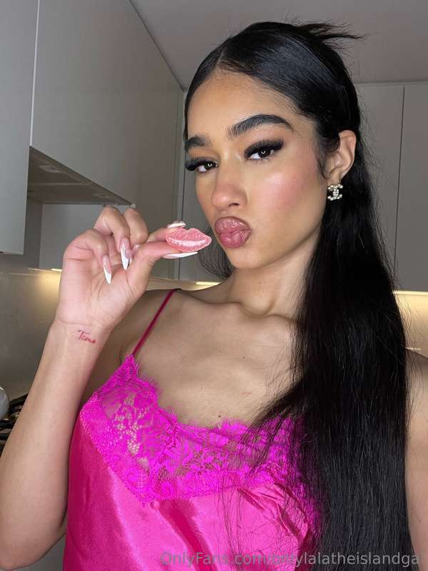 onlylalatheislandgal