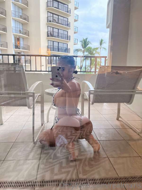 Took so many sexy pictures in Hawaii 💜✨ check dm soon to see..