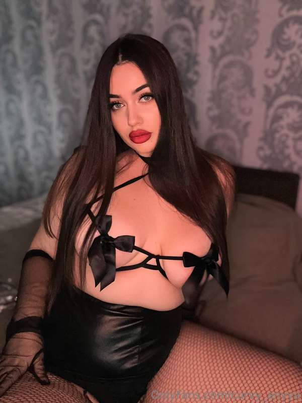 curvy_anyya