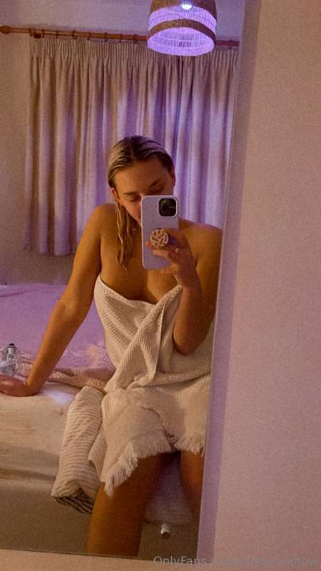A lil glimpse for everyone if you can't afford the bath post..
