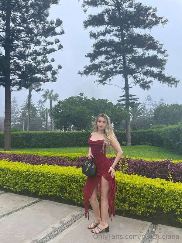 does the red dress look good on me? ❤️