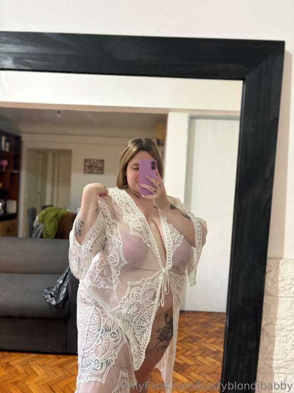 bustyblondibabby