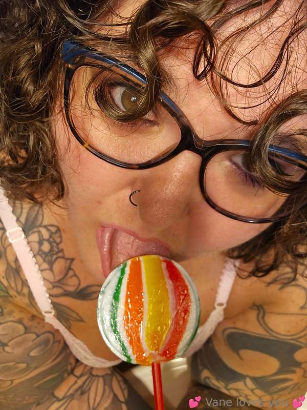 🍭 Slow, wet, and sweet. Just how I’d take you 🍭