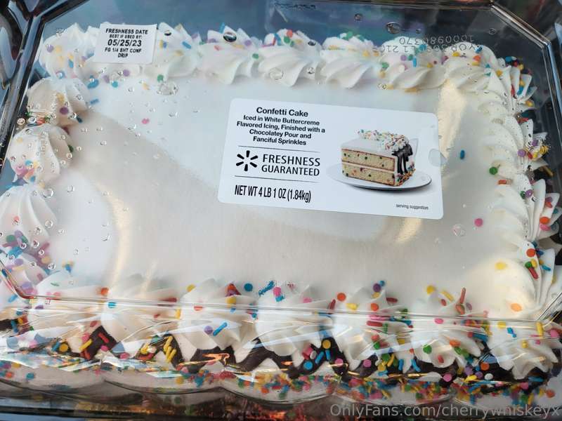 Can't wait to sit on this cake 😋🍑🎂