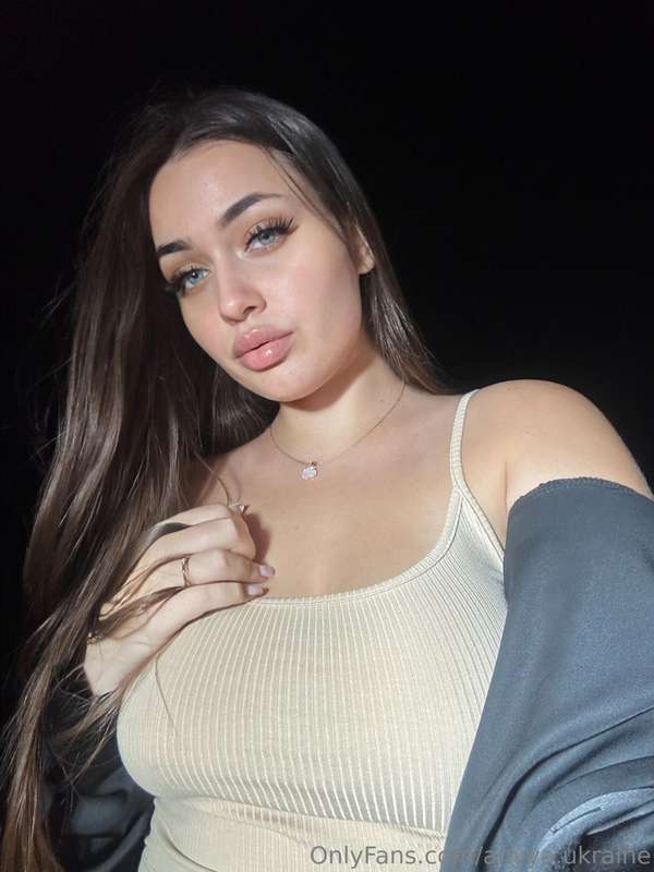 curvy_anyya