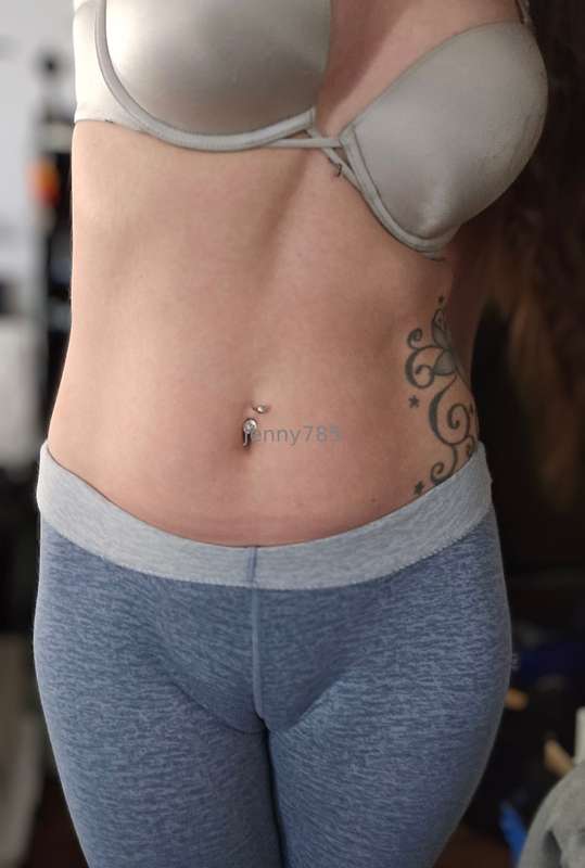 Would ya look at that belly ring