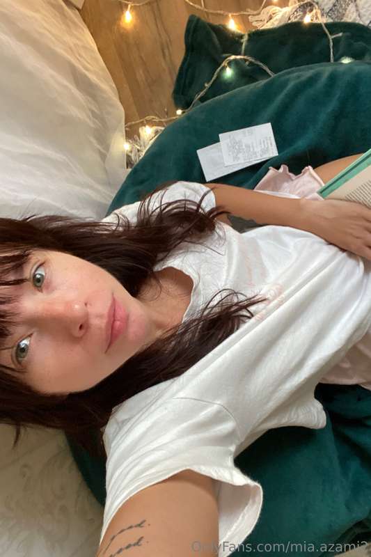 mia_azami