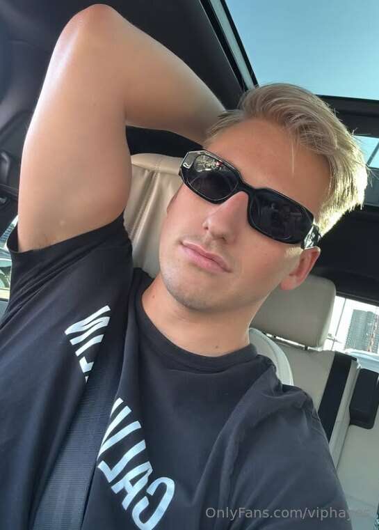 Caught in traffic... wanna come keep me company in the backs..