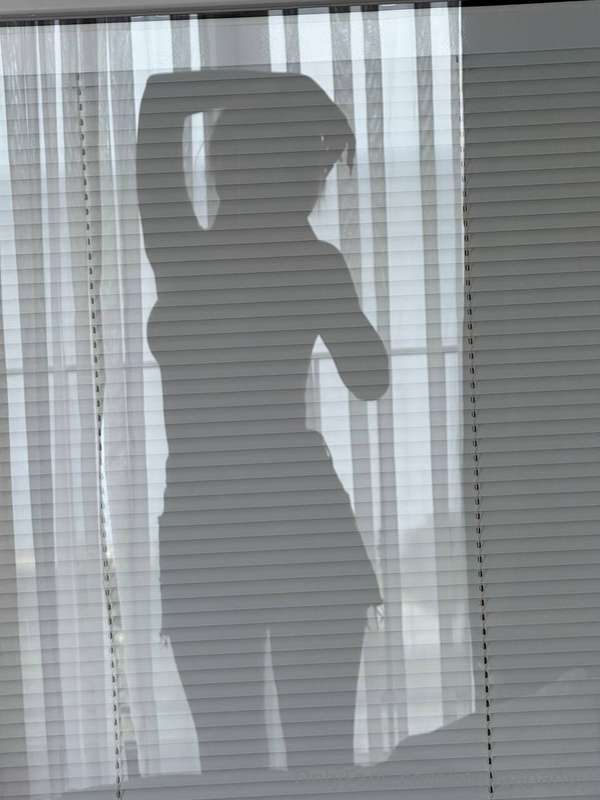 lowkey my shadow might be hotter than me rn 😏