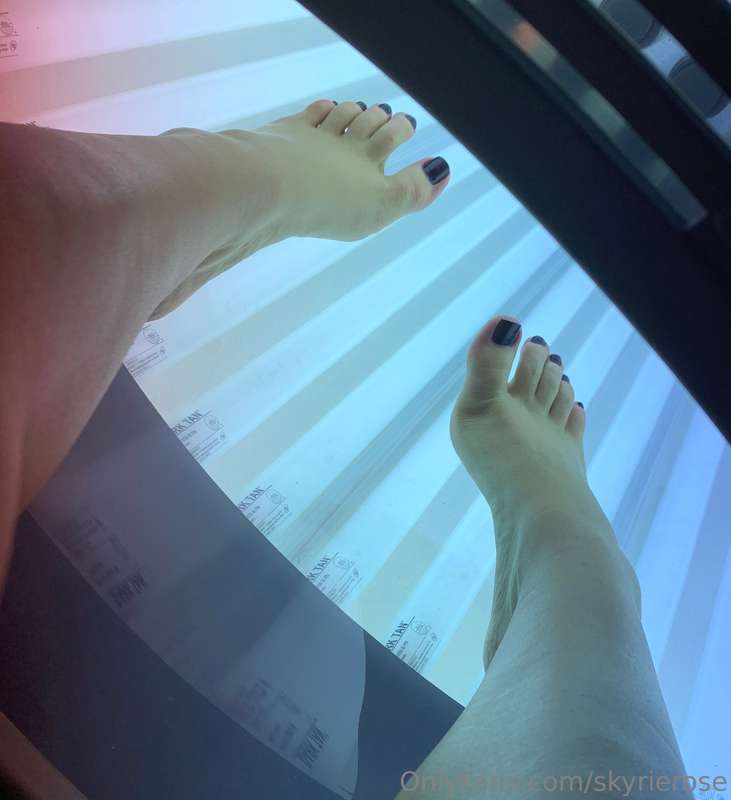 someone said i should post more of my feet 🦶