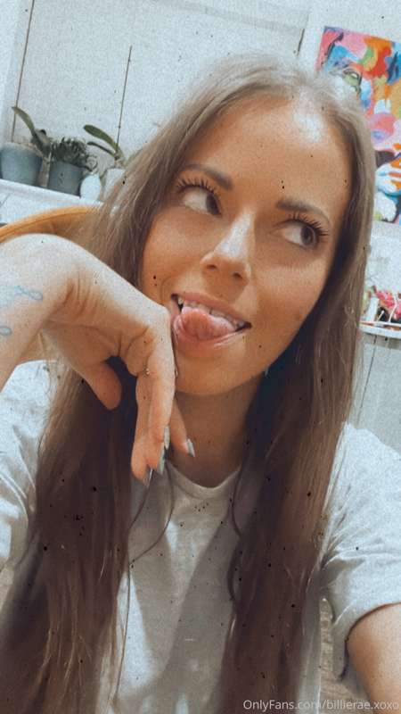 Hit me with your best and cheesiest pick up lines below 😉💋