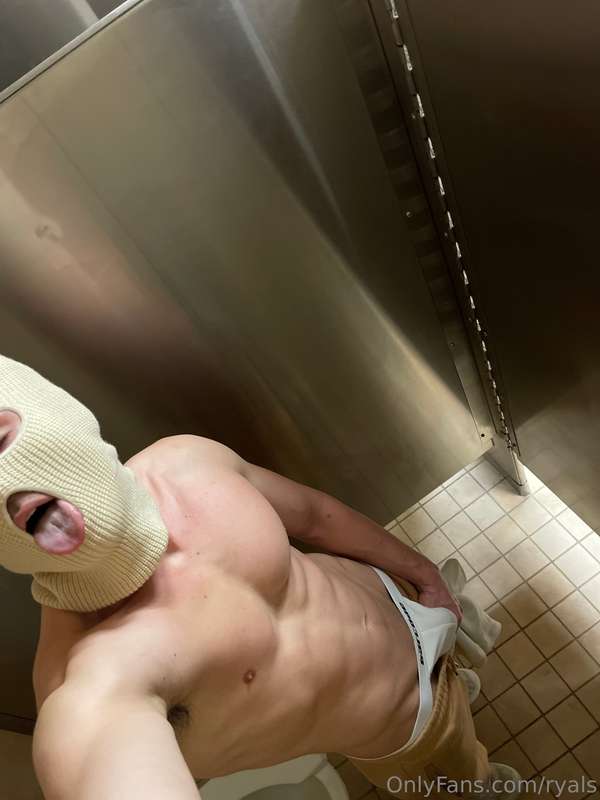 pov: me in the gym’s bathroom waiting for you all pumped and..
