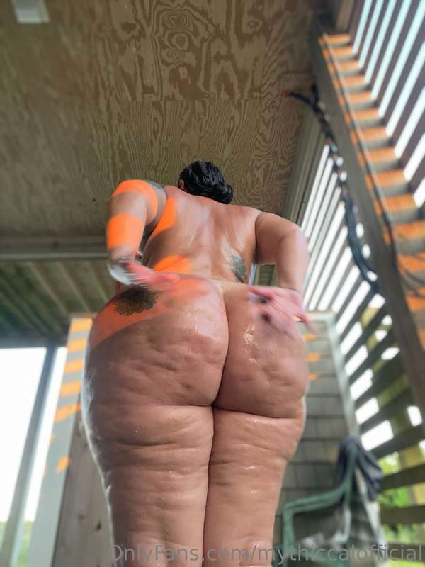 My ass isn't the only thing that's wet 💦
