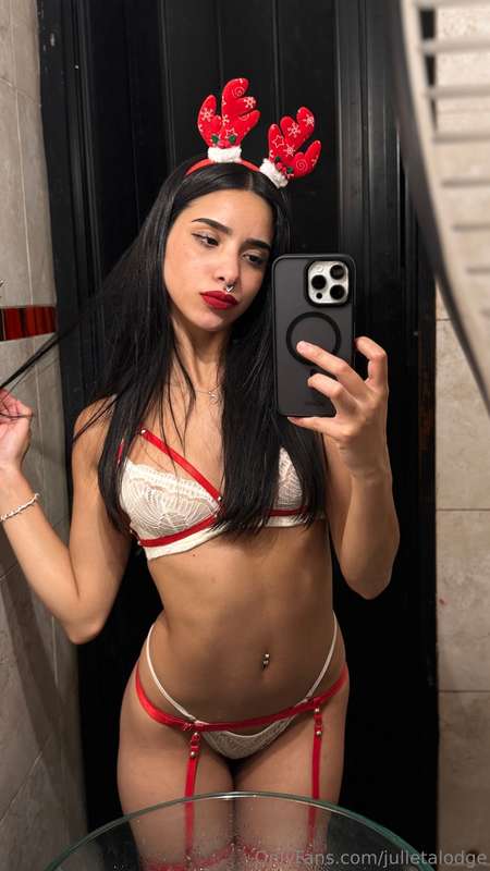 this outfit’s missing something… probably your reaction 🙈 