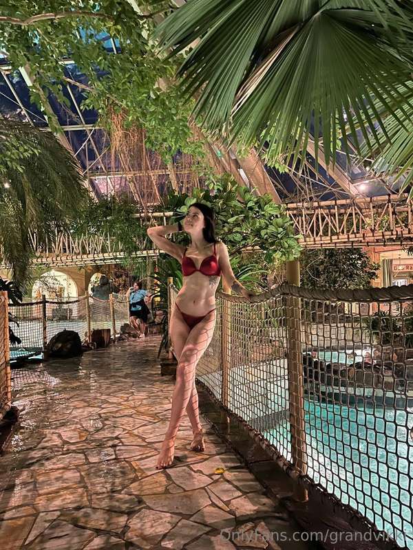 🌊 Hi friends 🌊
I recently went to a water park and it was am..