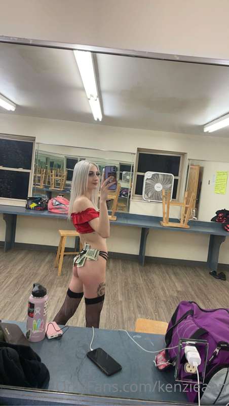 making content later tonight😉 & getting a pole soon too😍