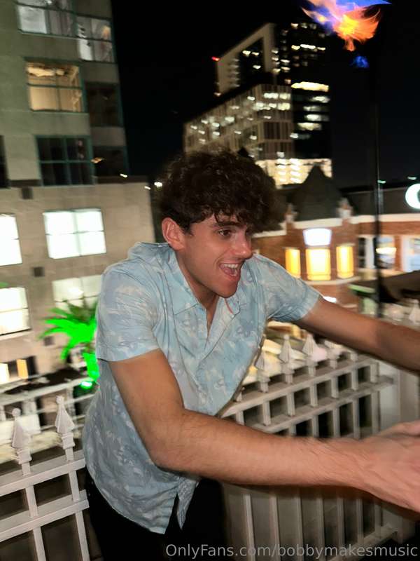 Me when I see a piano 😭