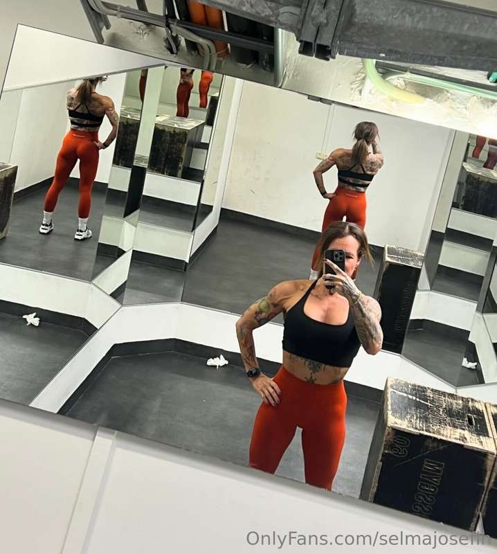 Följ min mamma här på OF! 🫶🏼 @alpheratz https://onlyfans.com..