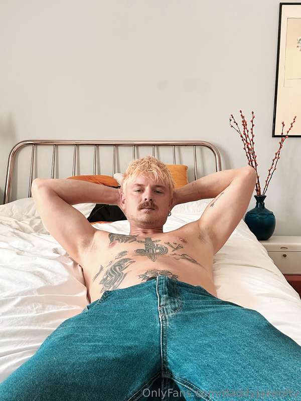 Who wants to watch me, make a mess on this bed?? join below ..