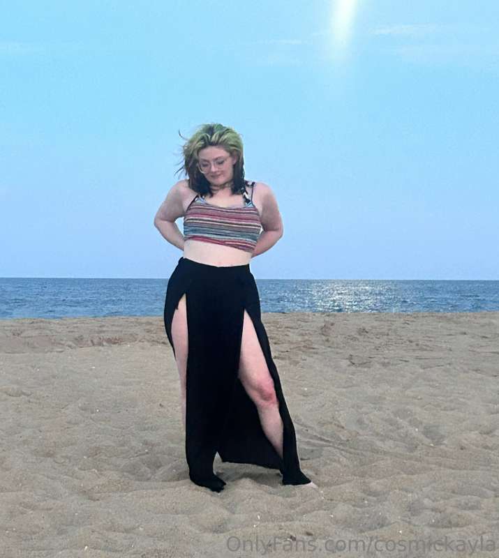 Im tryna go back to the beach one more time before summer en..