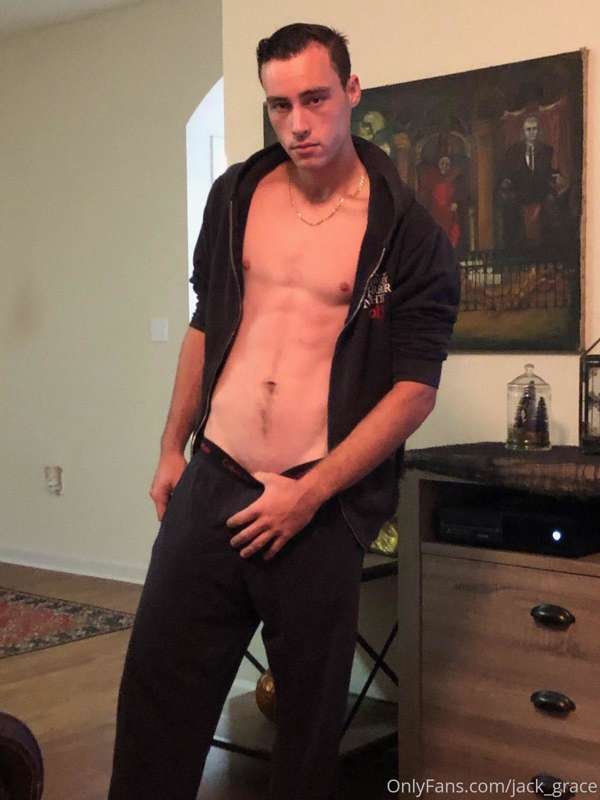 It's finally hoodie season 😍 😍 I also shaved and got a hairc..