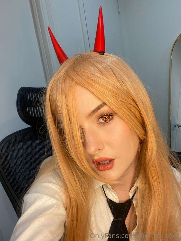 Another costume pic 😘(And yes, I did have a photoshoot in ea..