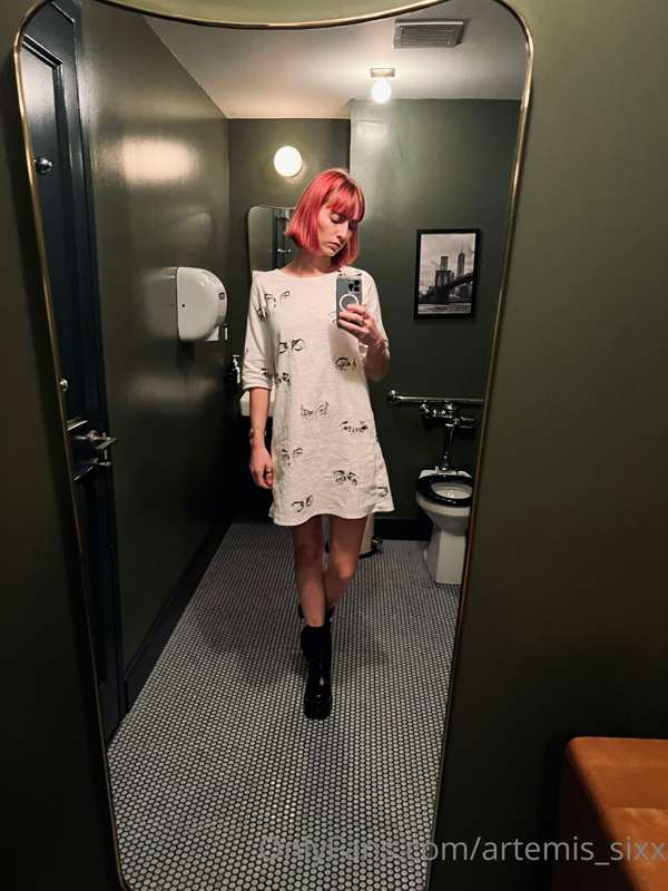 come fuck me in the bathroom?
swipe to undress