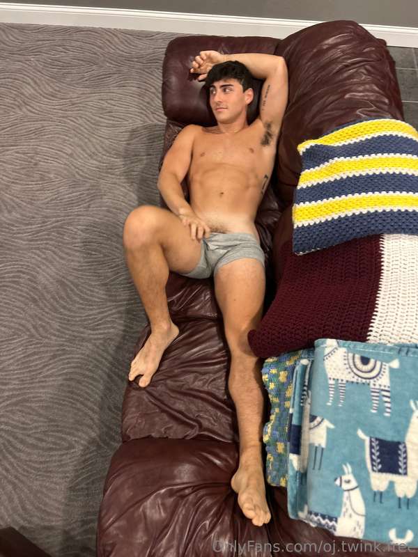 u guys need to sub to my friend mason... hes a 20 yo college..