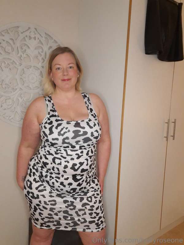 Trying on my new summer dress 😘