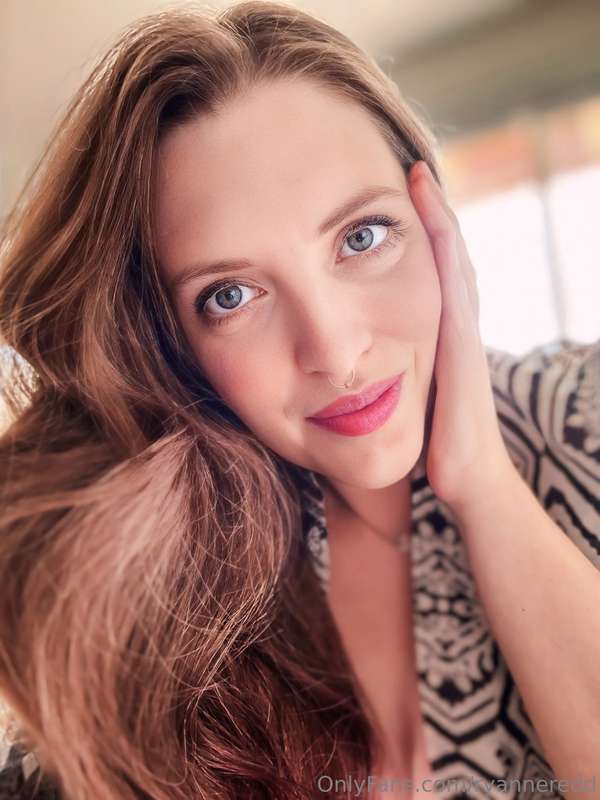 Happy Friday! 😘  Don’t forget, I’ve got fresh new pics today..