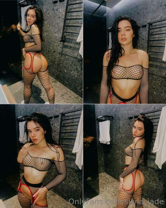 Burning brunette @ladyadel 🖤 Just a crazy girl😈 Real wild ki..