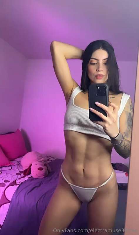 estoy aburrida jugamos un rato?😈🙈